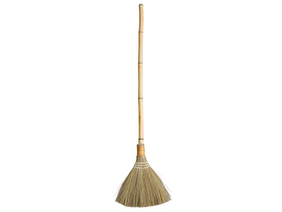 Chic Antique Kehrbesen aus Naturstroh