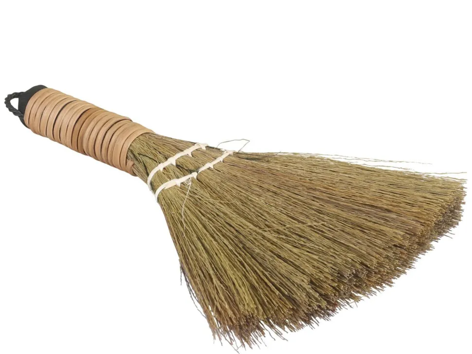 Chic Antique Kehrbesen aus Naturstroh