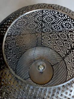 Chic Antique Vire Tischlampe mit Muster